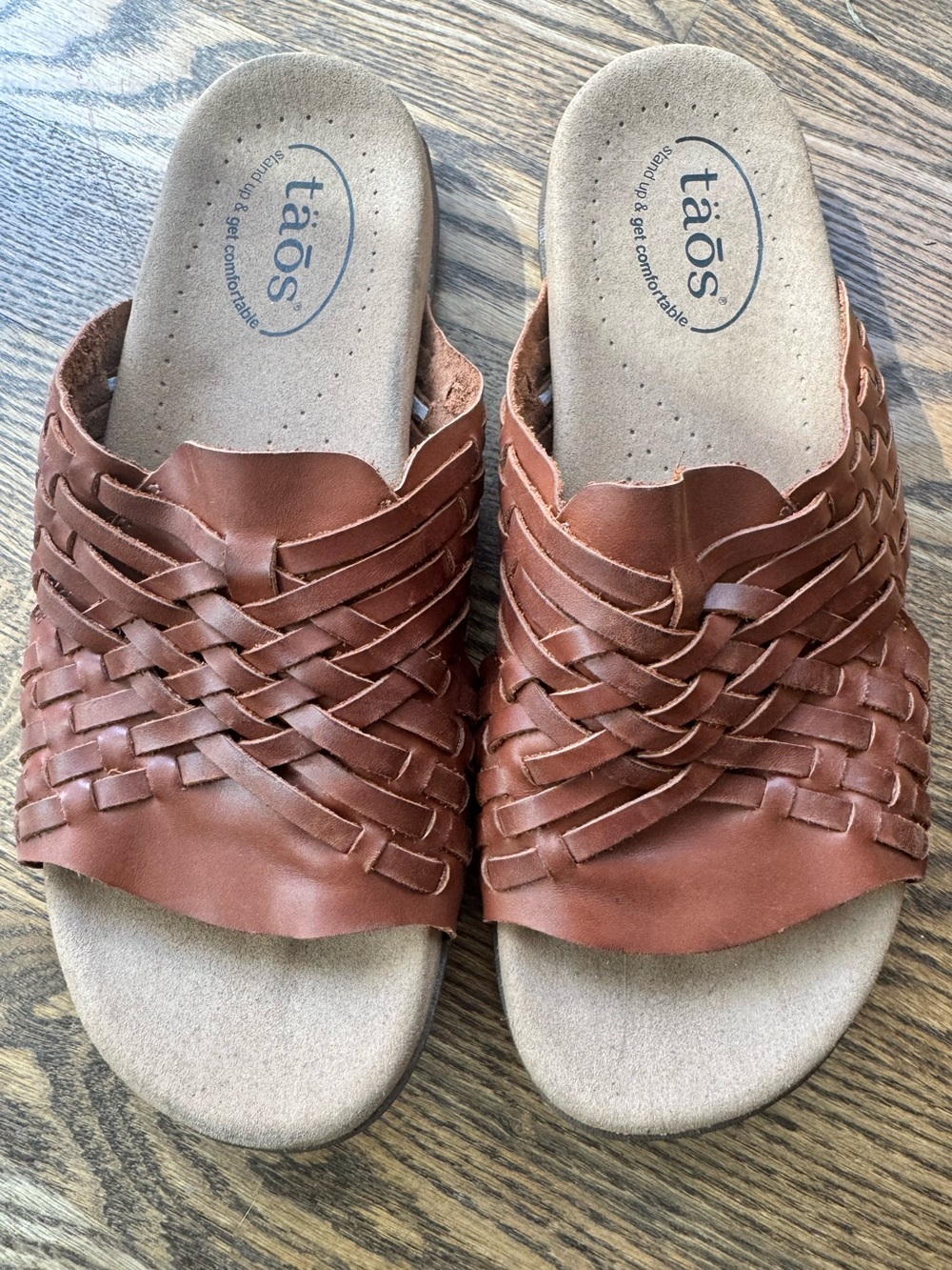 Taos Guru Brown Woven Leather Slide Sandals Comfort Footbed Size 8 Like New
